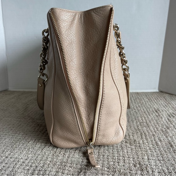 Kate Spade Large Tote Shoulder Bag with chain handles. Cream  color - Picture 5 of 16